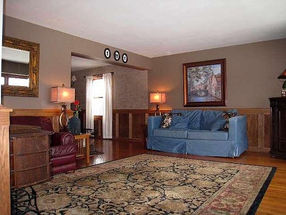 2nd image of 1119 Greenway Ln