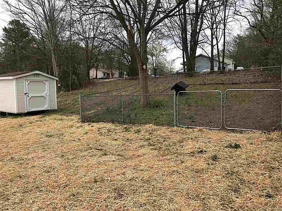 5th image of 214 Edenbridge Ln