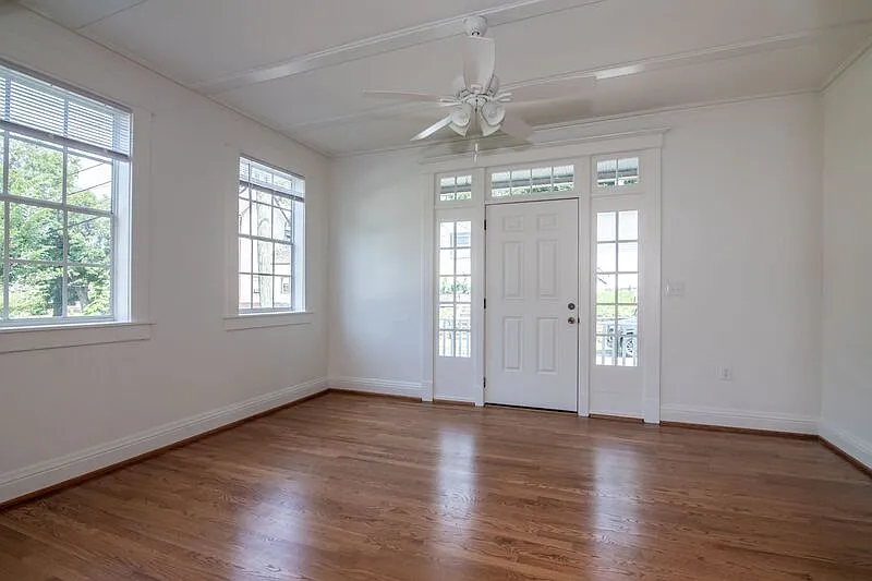 2 bed, 1.0 bath, 710 sqft, $1,200 — Photo 3