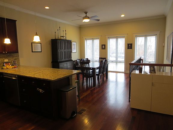 4th image of 1302 N Wood St Unit 1