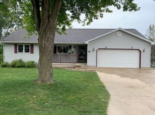 607 Birchwood Trl, Mount Horeb, WI 53572