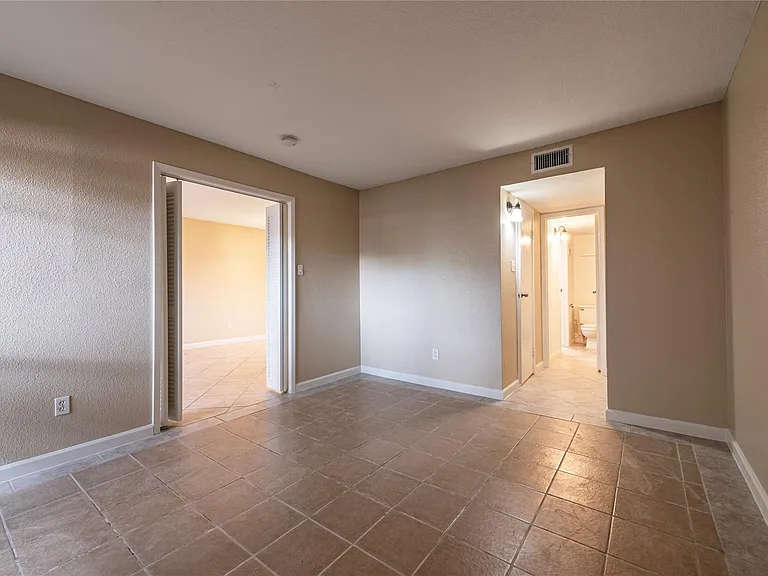 3005 Walnut Bend Ln #12 — Photo 11