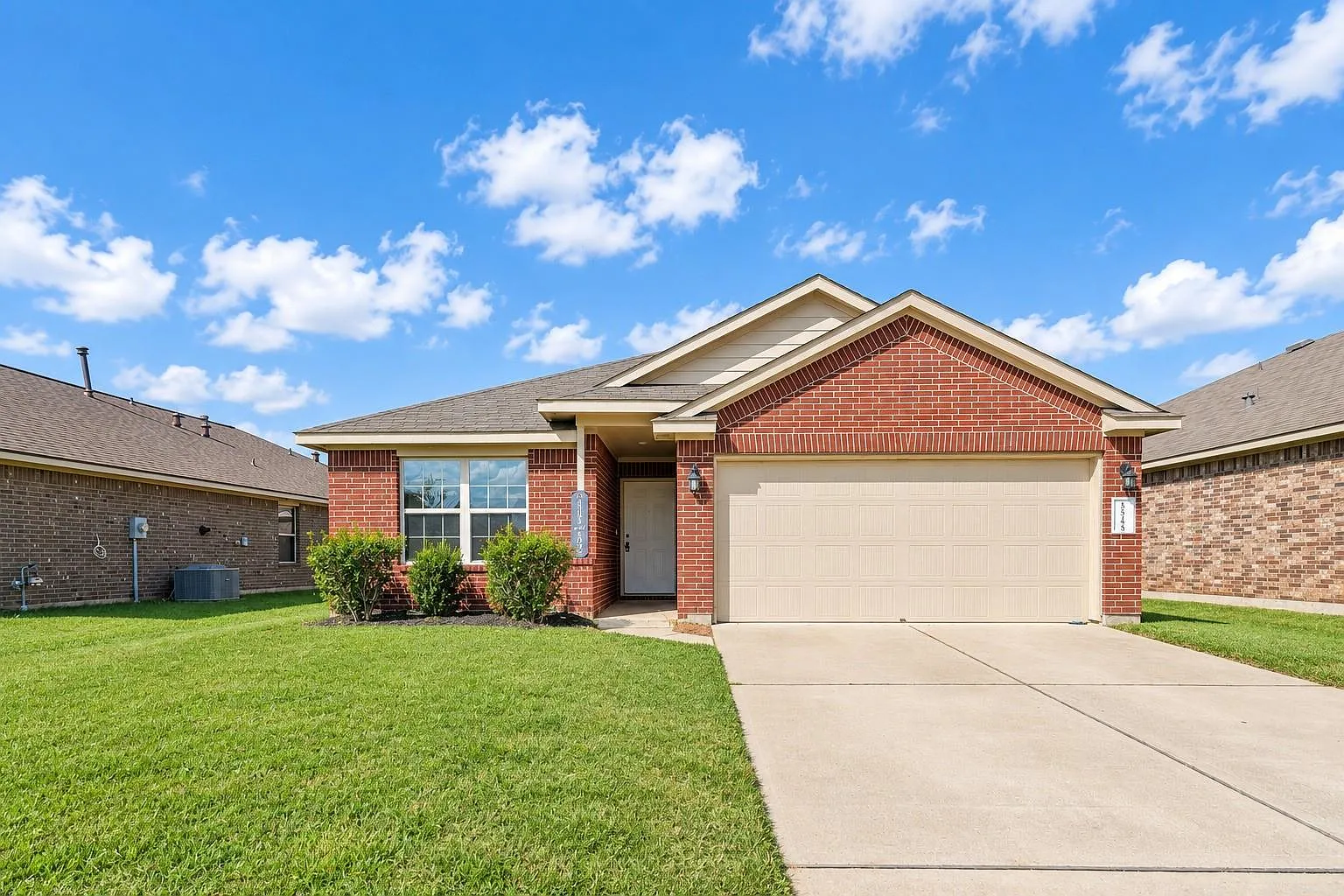 3 bed, 2.0 bath, 1465 sqft, $2,000 — Photo 1