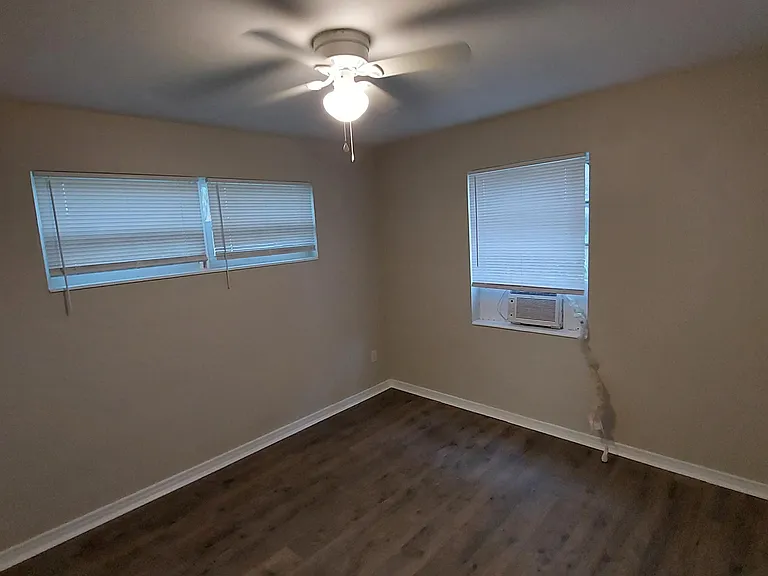 2247 Stella St — Photo 5