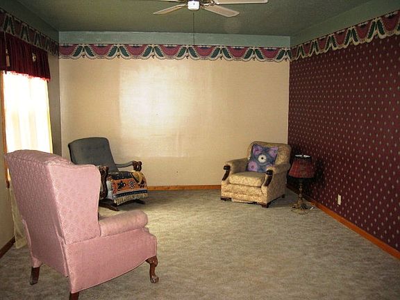 3rd image of 228 Graves St