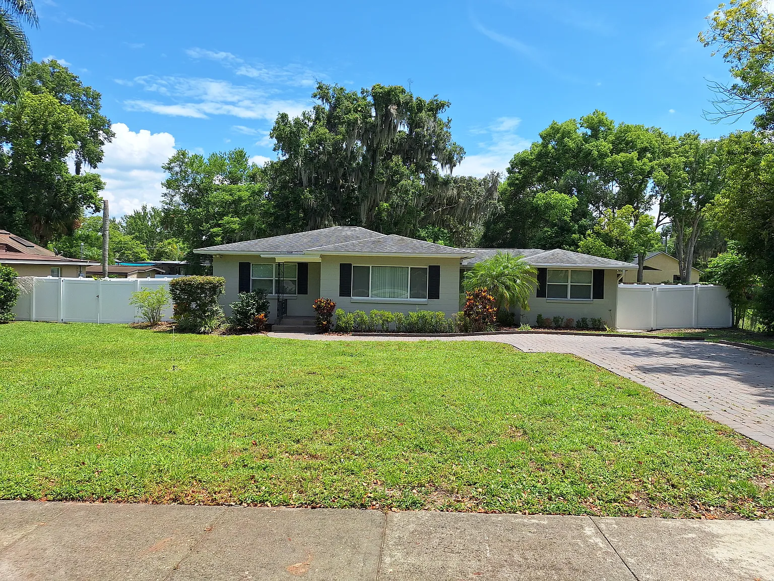 3 bed, 1500 sqft, $2,300 — Photo 4