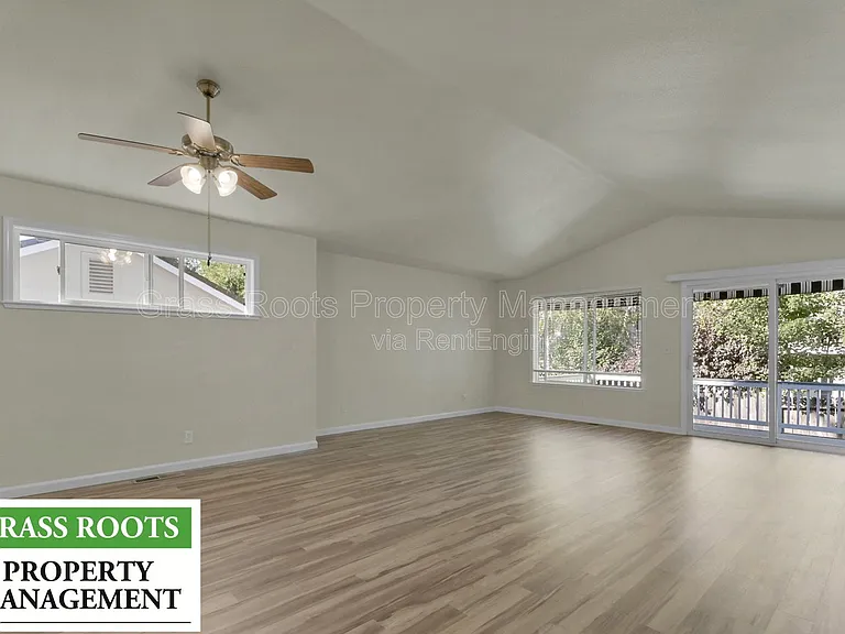 315 Vistamont Dr — Photo 6