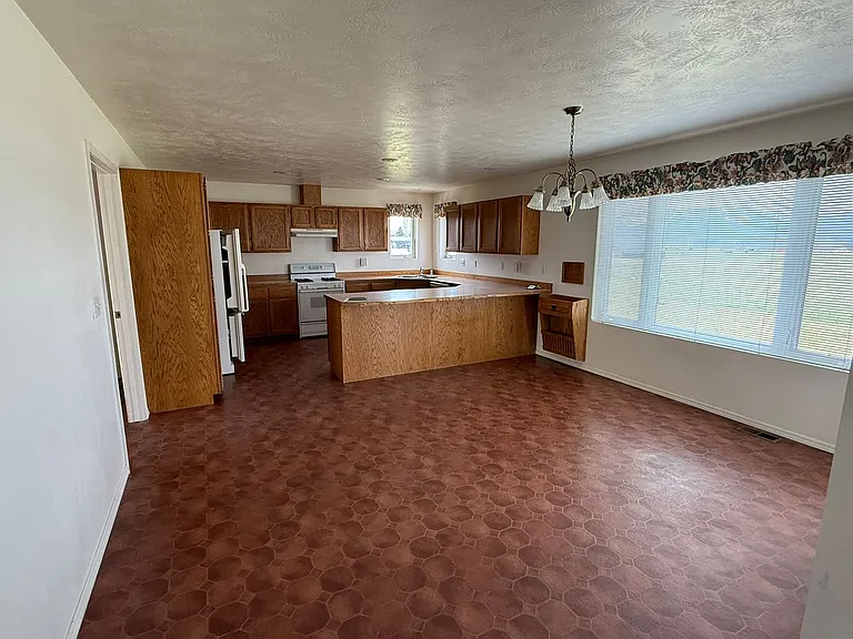 1687 Simpson Ln — Photo 21