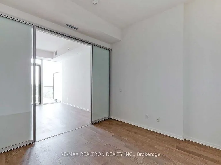 5 Soudan Ave #1628 — Photo 17
