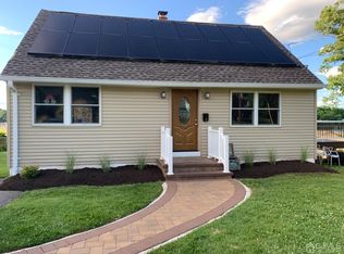 8 Bowser Rd, New Brunswick, NJ 08901