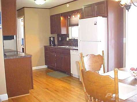 4th image of 907 Shawano Dr