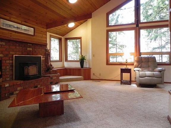 Living Room w/fireplace