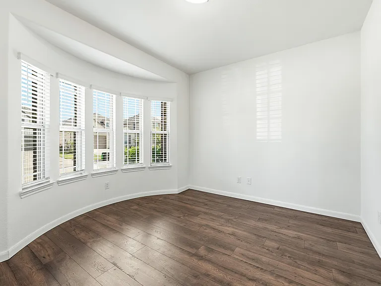 1204 Sumner St — Photo 5