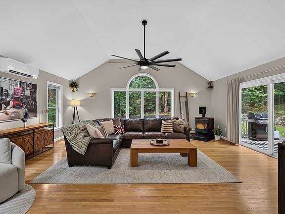 4th image of 7 Mossman Rd