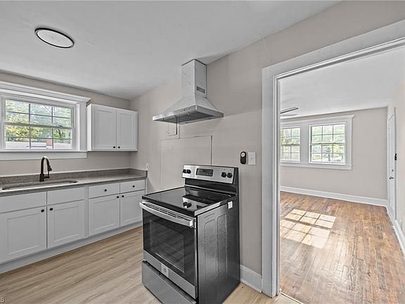 4th image of 1509 Waverly St APT B