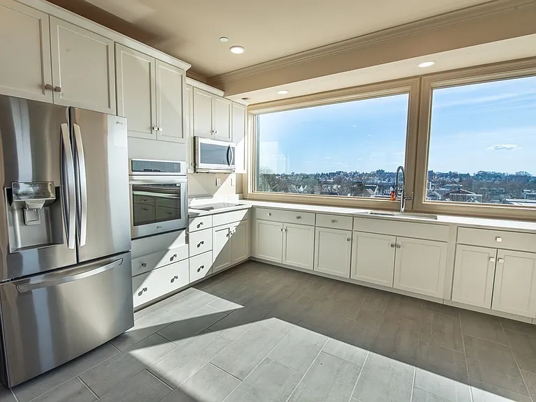519 Broadway #403 — Photo 3