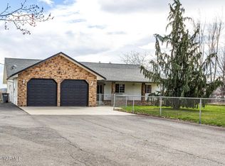 81 Grissom Ln, Yakima, WA 98903
