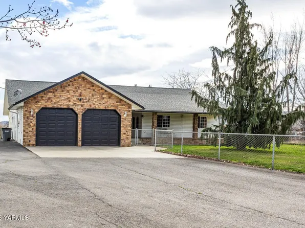 81 Grissom Ln, Yakima, WA 98903