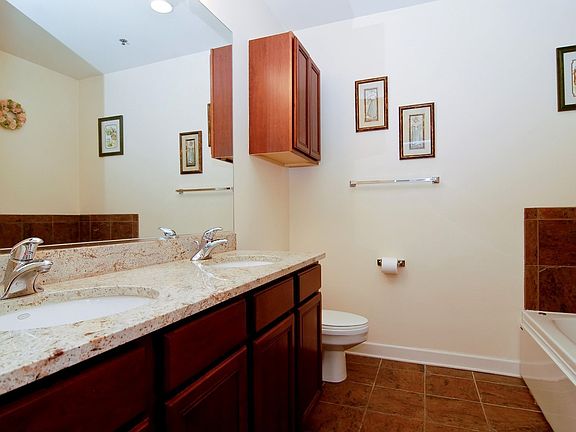 5th image of 221 E Cullerton St APT 807