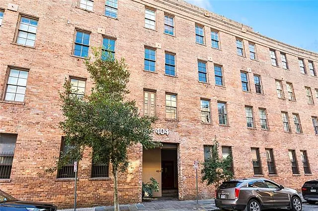 404 Notre Dame St — Photo 1