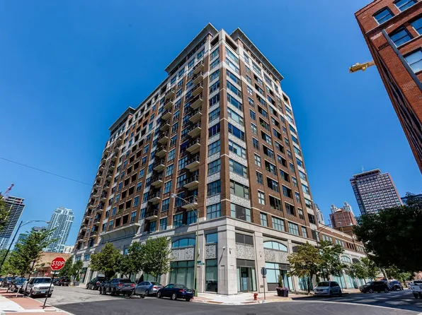 849 N Franklin St Unit 1422, Chicago, IL 60610
