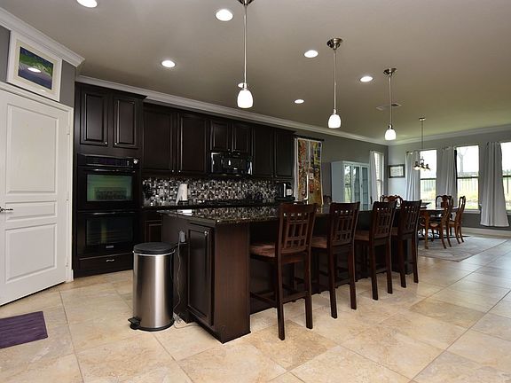 3rd image of 1111 Majestic Oak