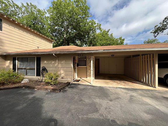 2nd image of 452 Comal Ave