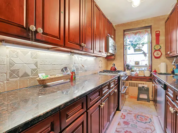 4499 Henry Hudson Parkway West image 13 of 22