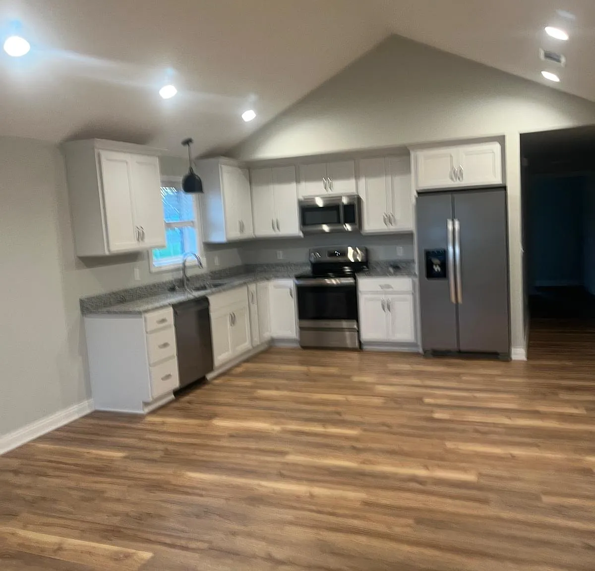 3 bed, 1250 sqft, $1,700 — Photo 3