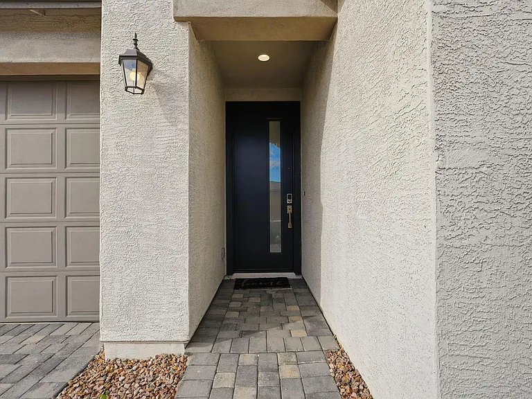 641 S Davidson Ln — Photo 3
