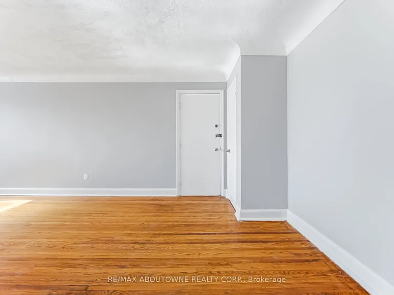 1047 Churchill Ave E #5 — Photo 7