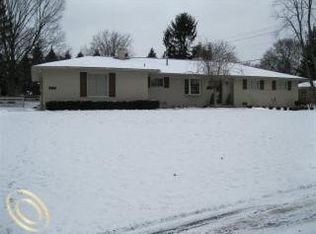 3555 Middlebury Ln, Bloomfield Hills, MI 48301