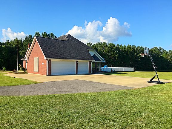 Side View/3 Car Garage
