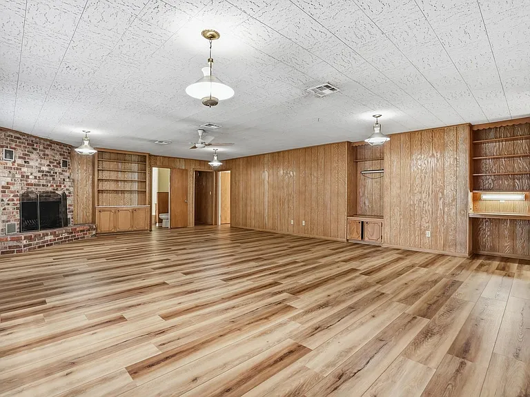 10240 Post Oak Dr — Photo 22