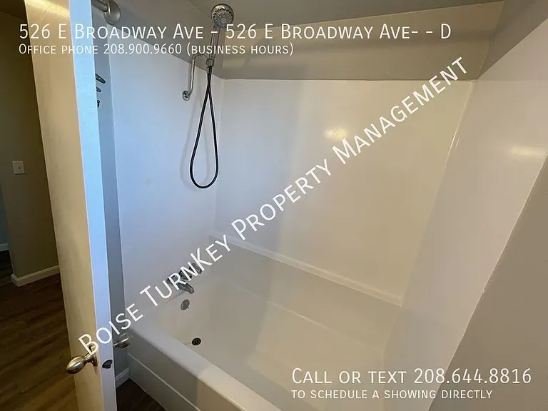 526 Broadway Ave #D — Photo 9
