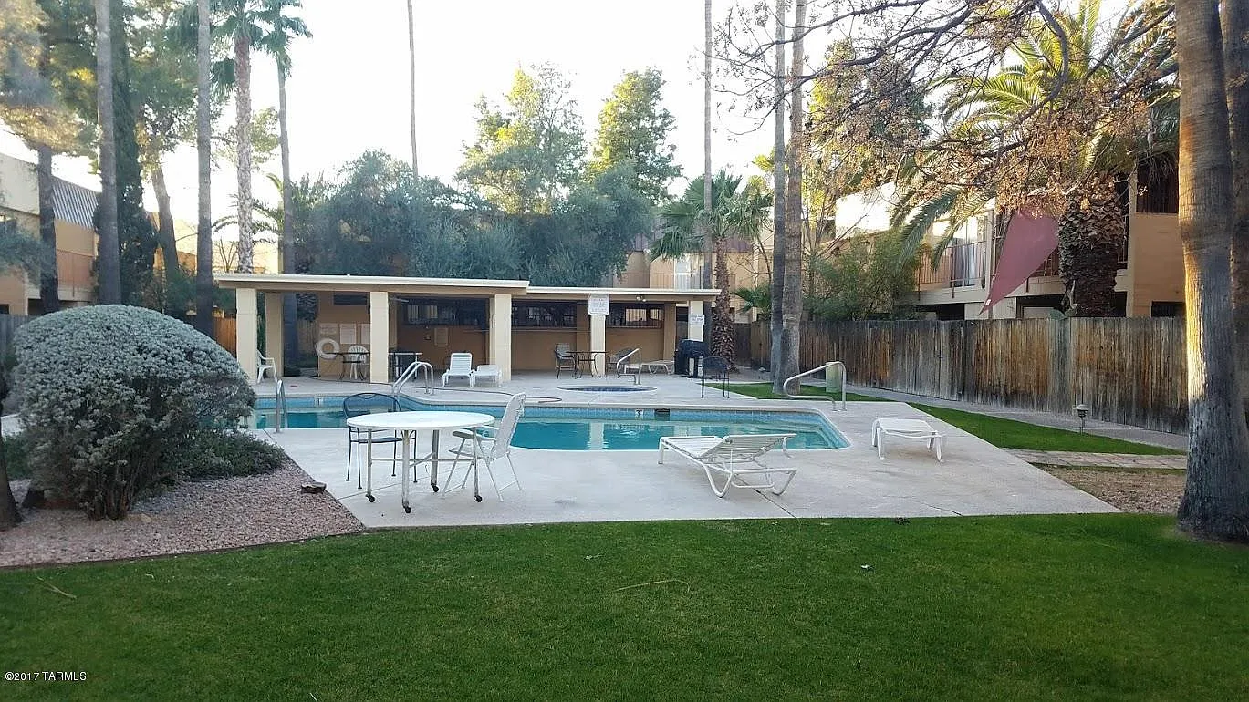 3 bed, 2.5 bath, 1256 sqft, $1,350 — Photo 2