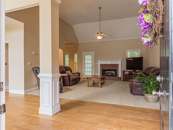 3rd image of 4931 Planters Walk