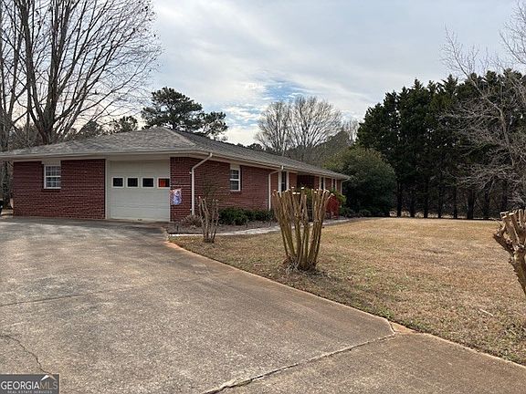 4th image of 2215 Oak Hill Rd