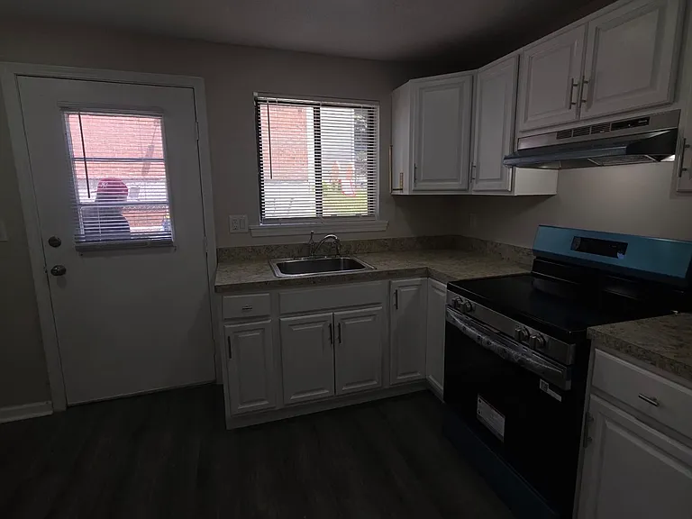 64 Liberty St — Photo 2