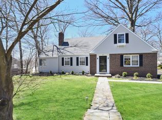 157 Dannell Dr, Stamford, CT 06905