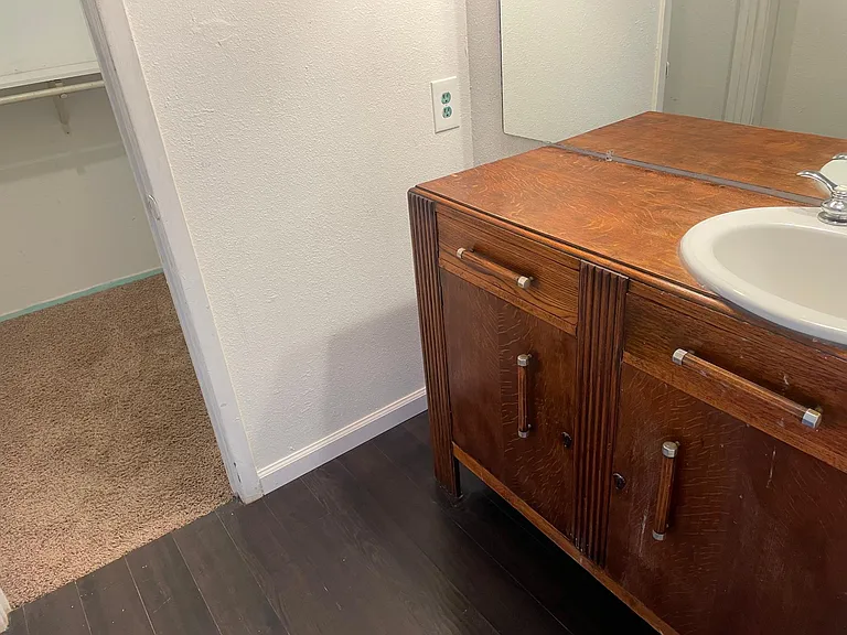 109 W Mockingbird Ln #4 — Photo 10