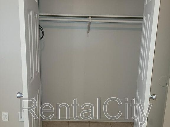 5th image of 703 Forrest St #703