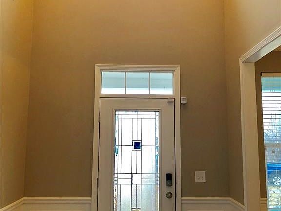 Beautiful front door and 2 story entryway.