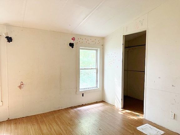 4th image of 126 Scarey Ln