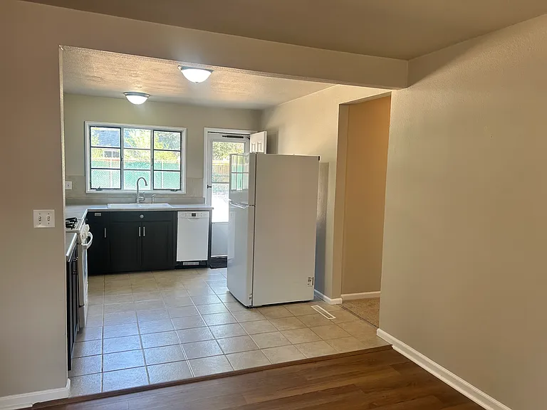 88 Rose Dr — Photo 32