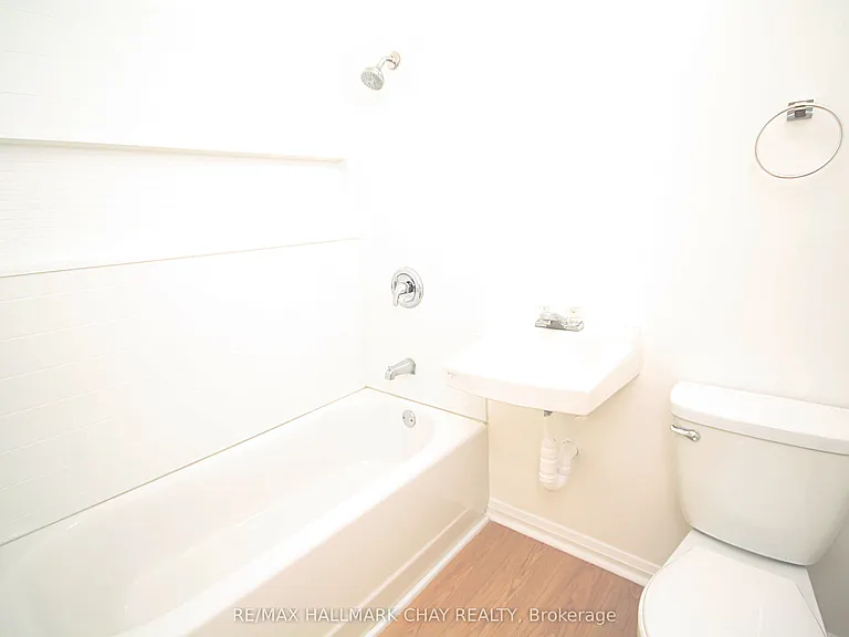 58 Queen St W #1 — Photo 5