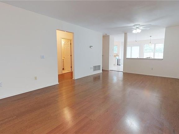 2nd image of 3002 Jockey Hollow Dr