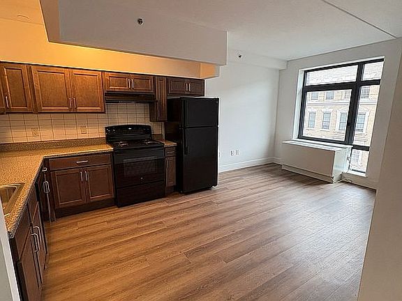 4th image of 207 W 140th St #3C