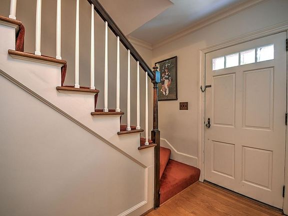 3rd image of 1553 Crescent Dr
