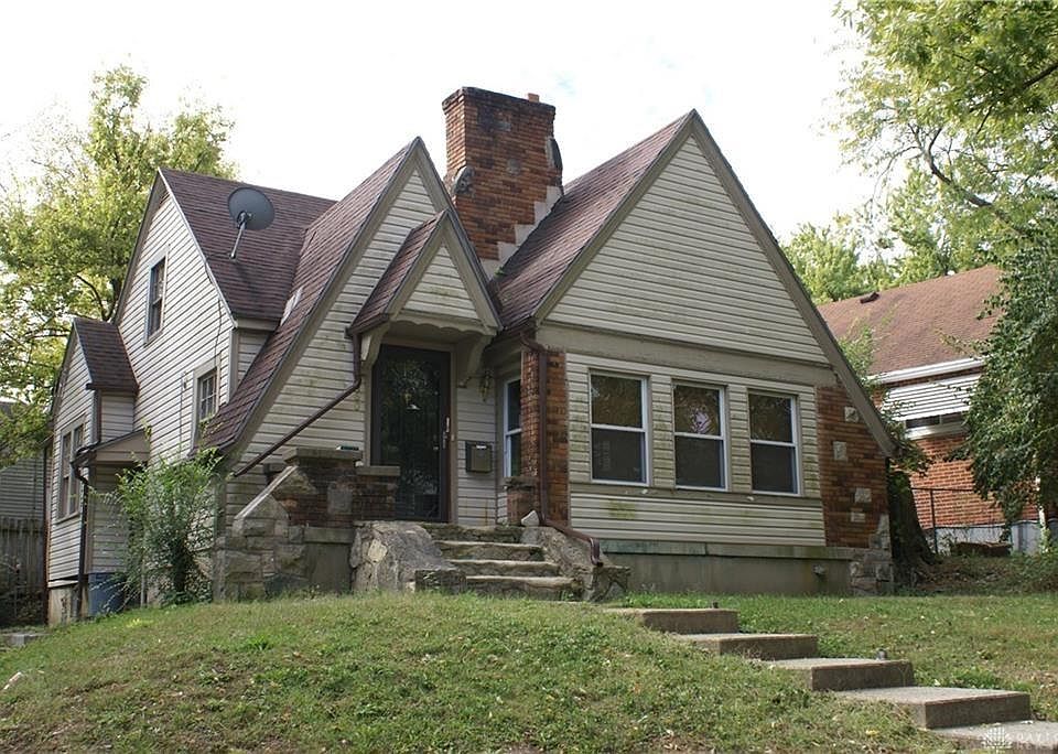 1st image of 460 Cherry Dr